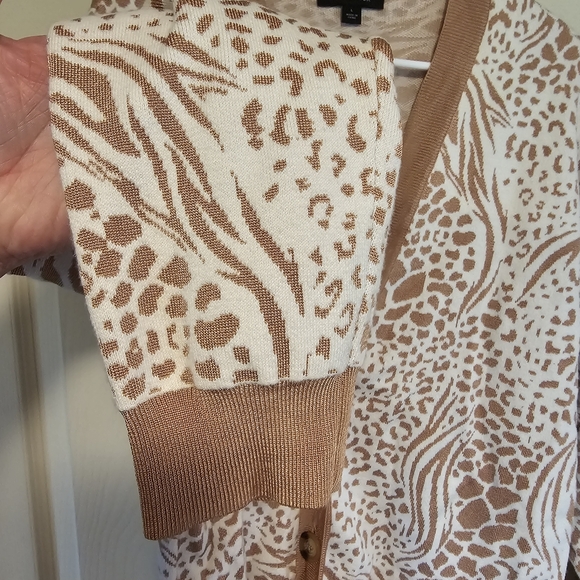 NWOT Ann Taylor Mixed Animal Print Boyfriend Cardigan Sweater - Picture 4 of 9